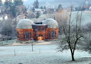 800px-Dornach - Glashaus am Goetheanum im Winter